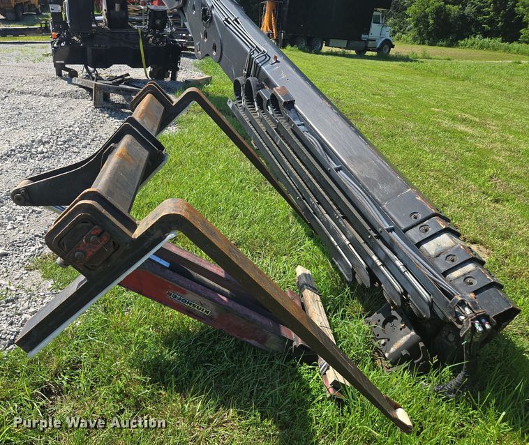 image for item EM7481 Hiab 335K-4 Hipro truck mounted crane