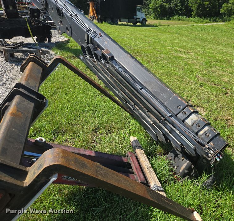 image for item EM7481 Hiab 335K-4 Hipro truck mounted crane