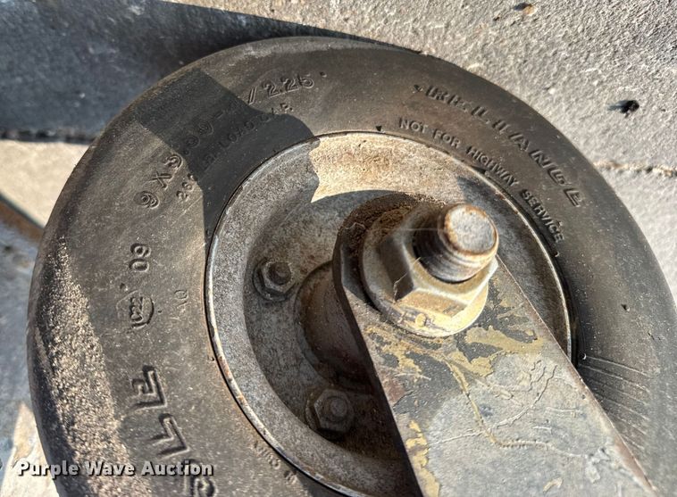 image for item EM8037 2012 Bobcat 90