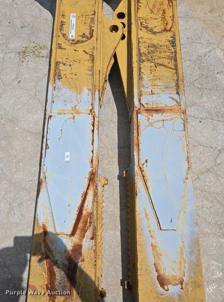 image for item EN2022 Dozer blade push arms