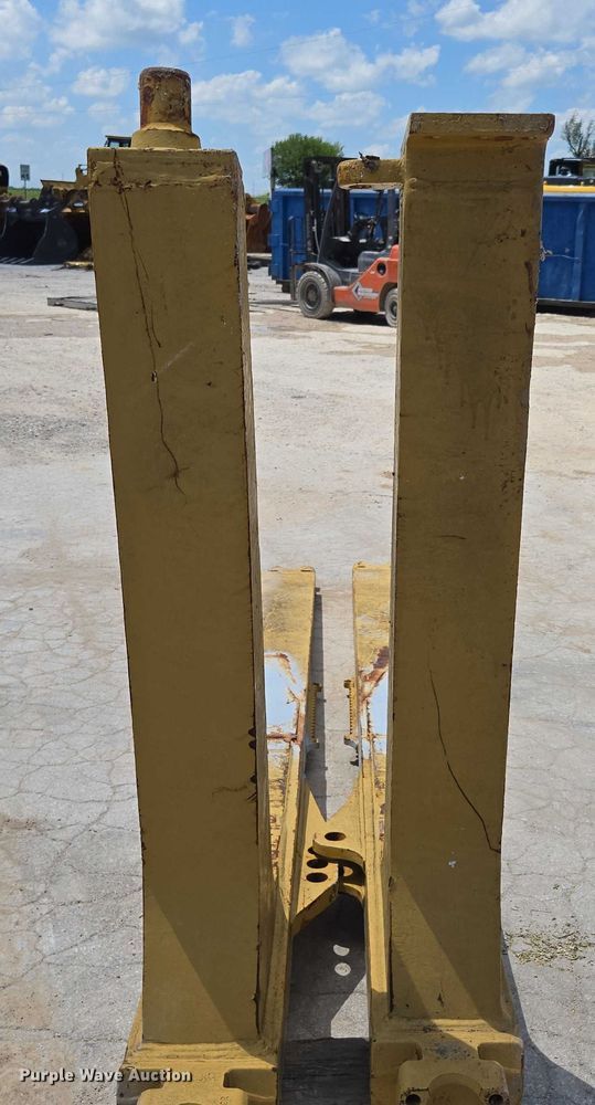 image for item EN2022 Dozer blade push arms