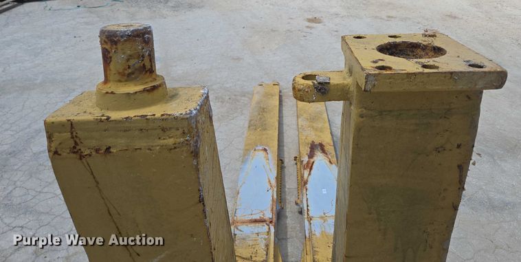 image for item EN2022 Dozer blade push arms