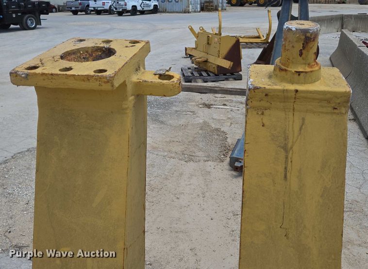 image for item EN2022 Dozer blade push arms