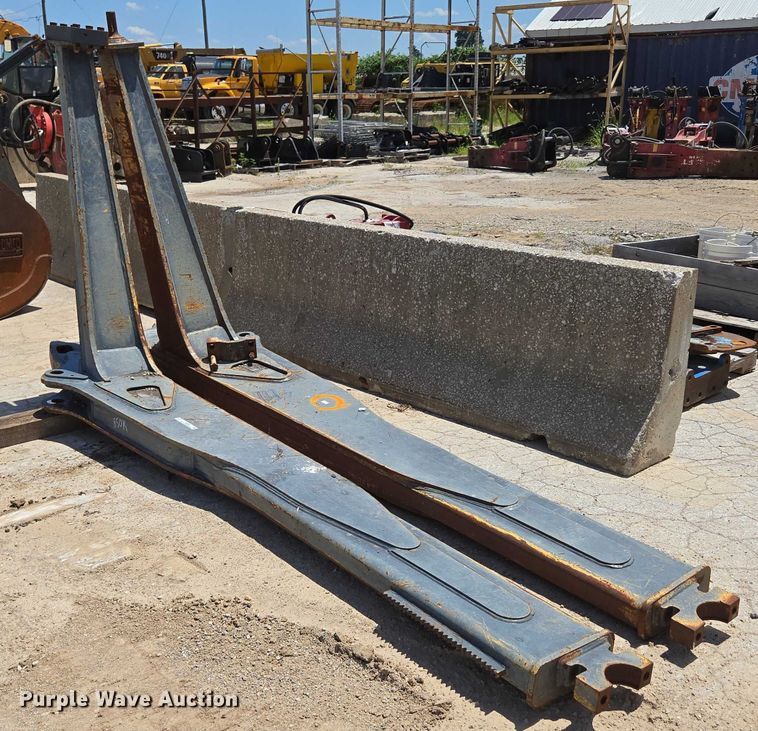 image for item EN2023 John Deere AT427063 dozer blade push arms