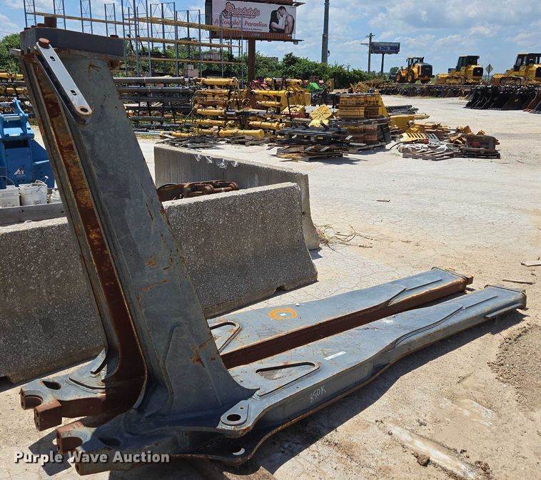 image for item EN2023 John Deere AT427063 dozer blade push arms