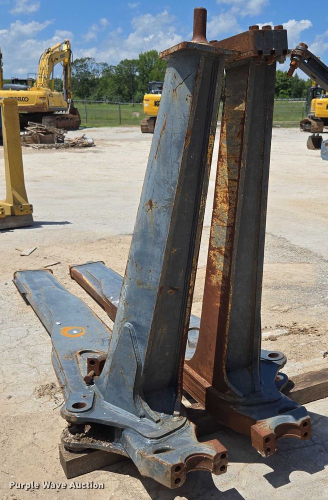 image for item EN2023 John Deere AT427063 dozer blade push arms