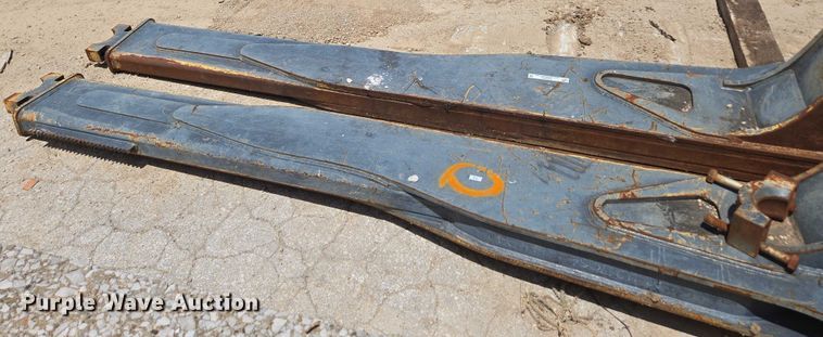 image for item EN2023 John Deere AT427063 dozer blade push arms