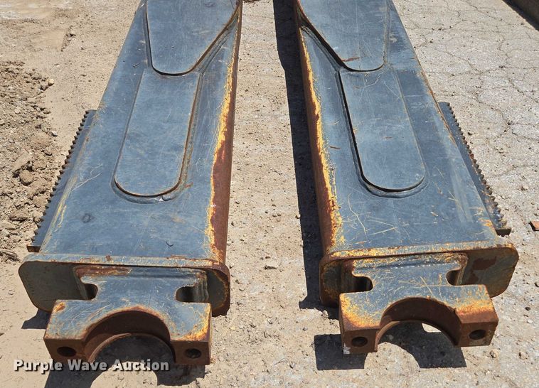 image for item EN2023 John Deere AT427063 dozer blade push arms