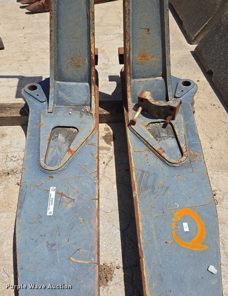 image for item EN2023 John Deere AT427063 dozer blade push arms