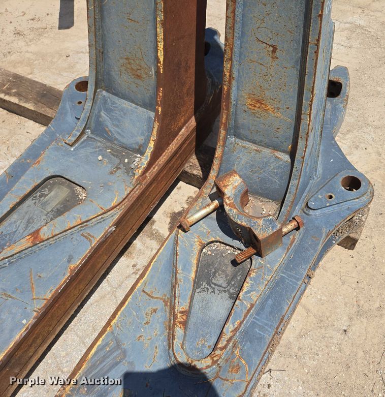 image for item EN2023 John Deere AT427063 dozer blade push arms