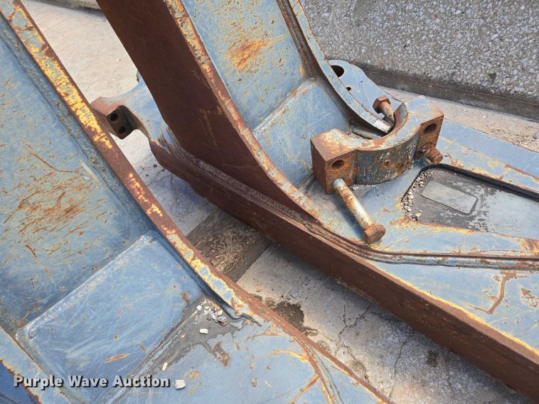 image for item EN2023 John Deere AT427063 dozer blade push arms