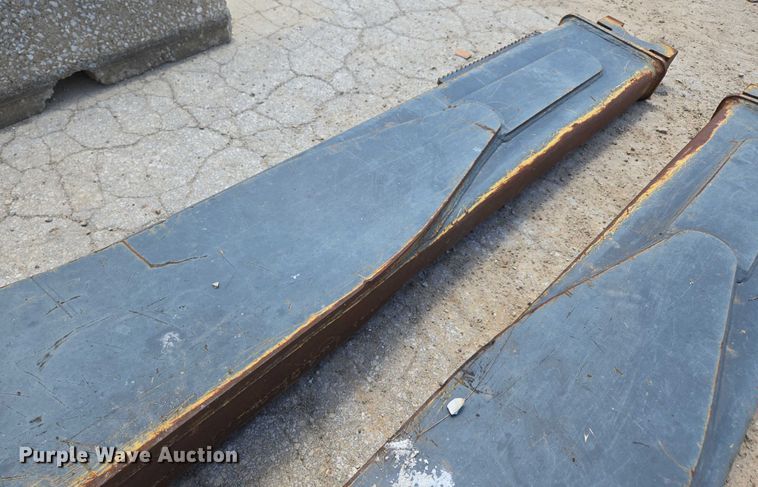 image for item EN2023 John Deere AT427063 dozer blade push arms