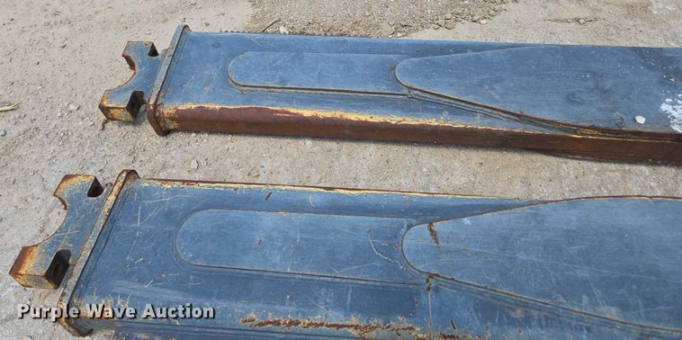 image for item EN2023 John Deere AT427063 dozer blade push arms