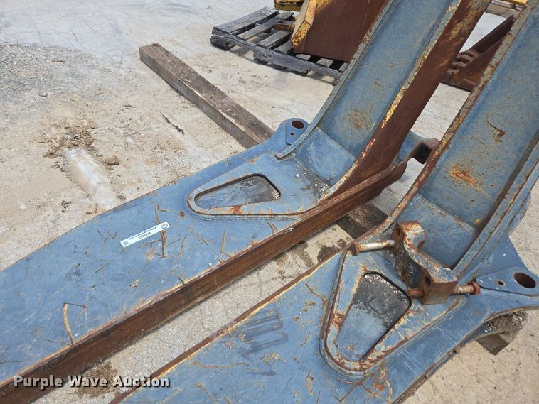 image for item EN2023 John Deere AT427063 dozer blade push arms