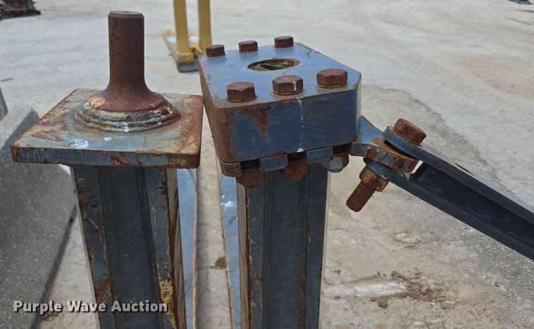 image for item EN2023 John Deere AT427063 dozer blade push arms