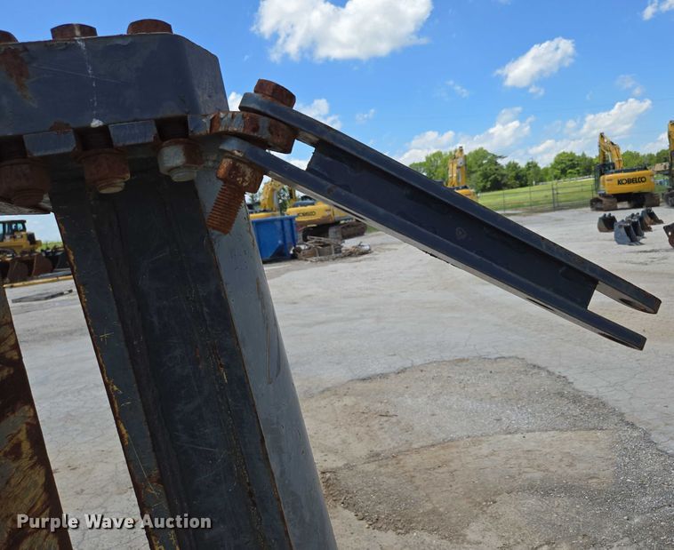 image for item EN2023 John Deere AT427063 dozer blade push arms