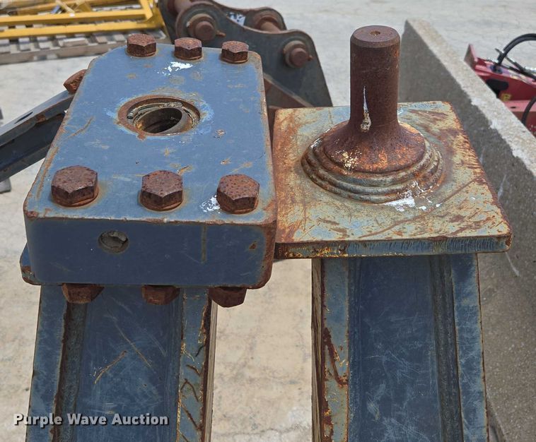 image for item EN2023 John Deere AT427063 dozer blade push arms