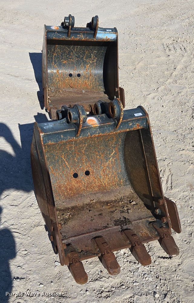 image for item EN2024 (2) excavator buckets