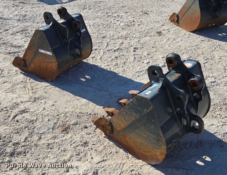 image for item EN2024 (2) excavator buckets