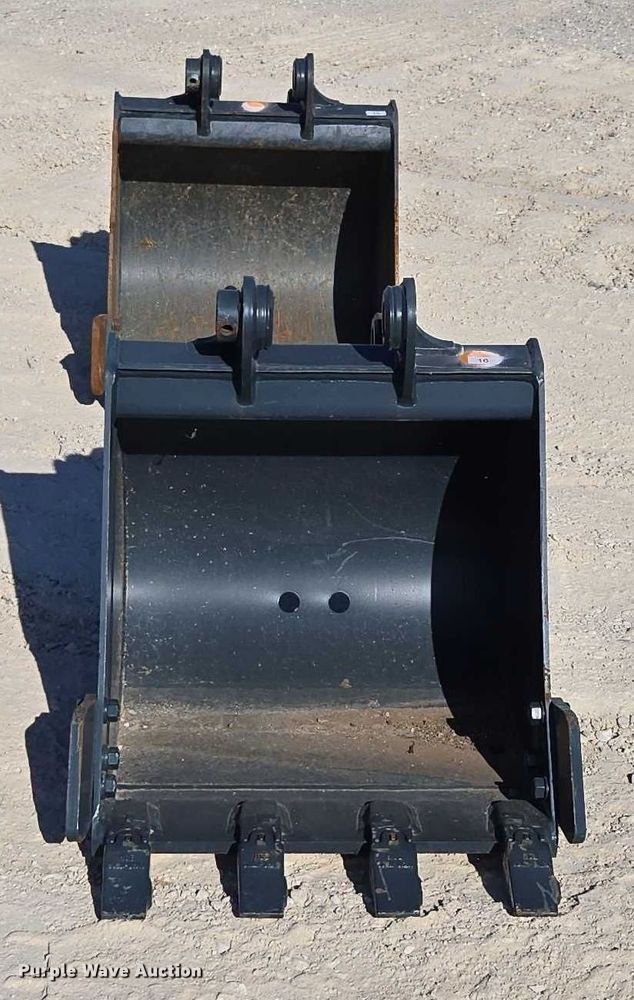 image for item EN2025 (2) excavator buckets