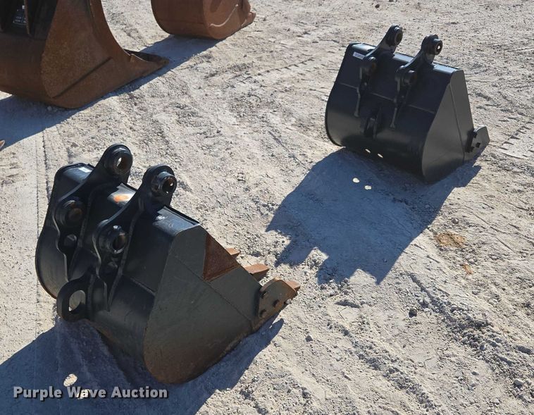 image for item EN2025 (2) excavator buckets