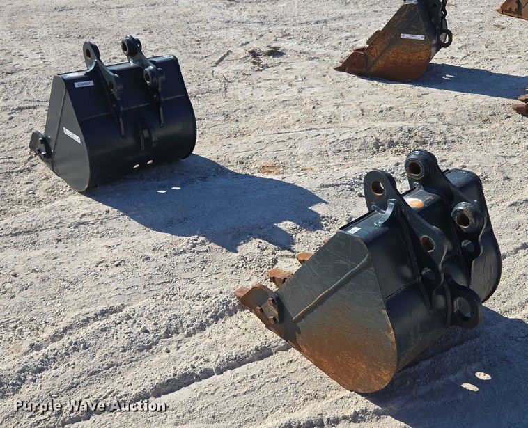 image for item EN2025 (2) excavator buckets