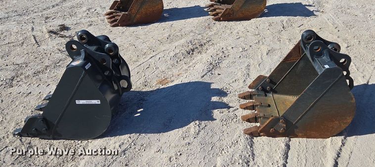 image for item EN2025 (2) excavator buckets