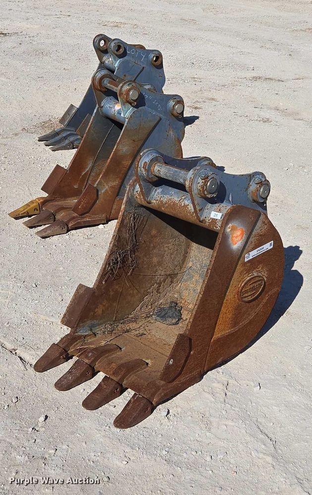 image for item EN2030 (3) excavator buckets