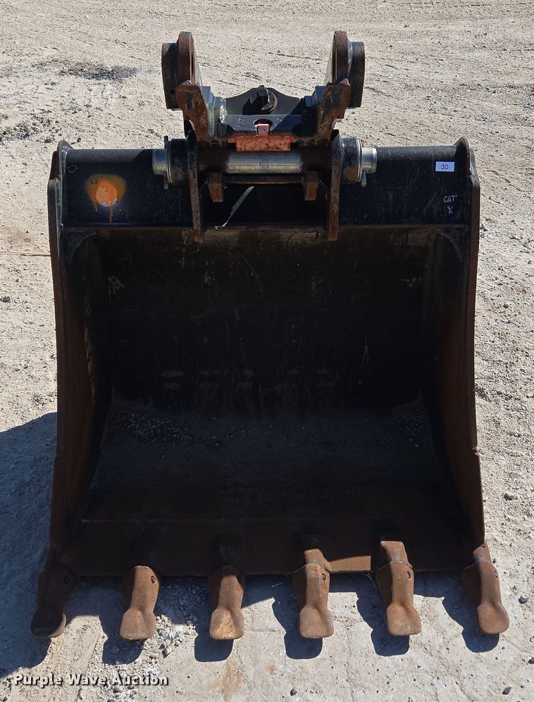 image for item EN2031 Caterpillar backhoe bucket