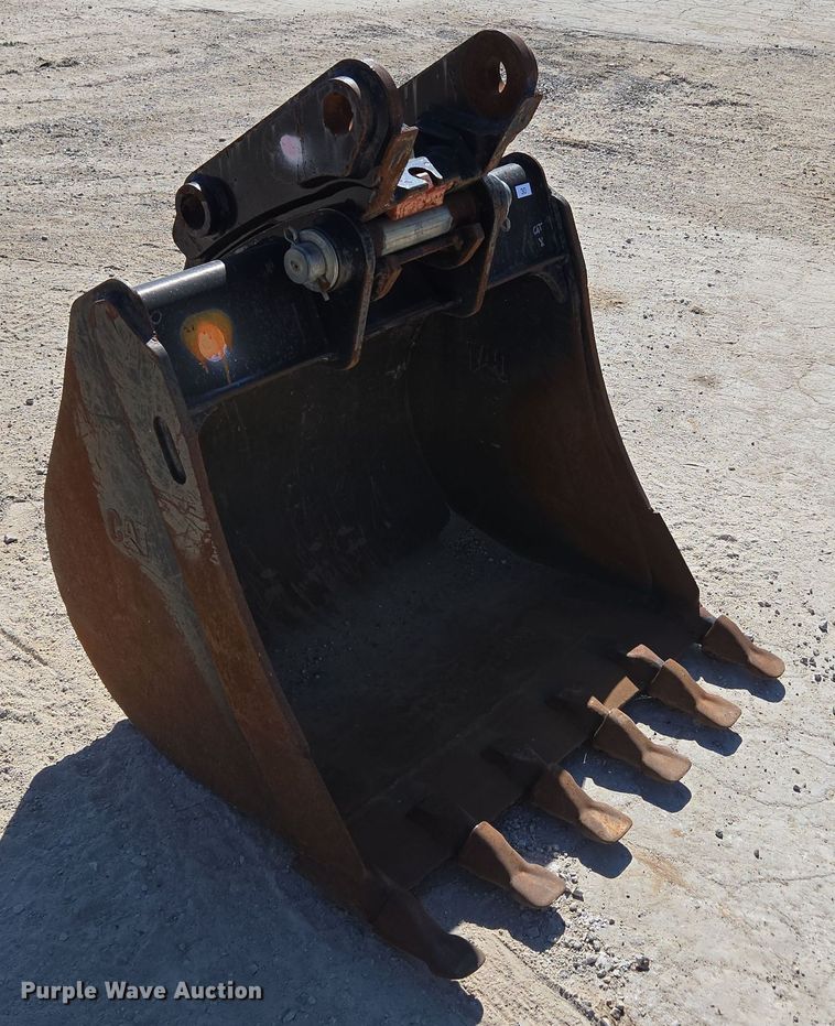 image for item EN2031 Caterpillar backhoe bucket