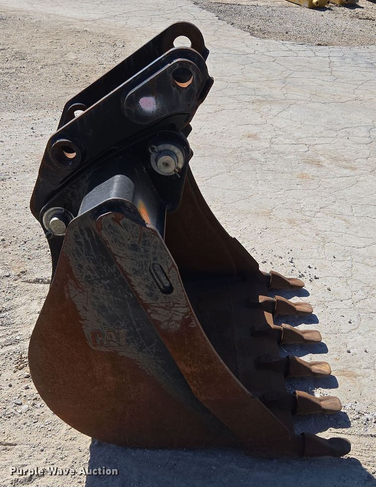 image for item EN2031 Caterpillar backhoe bucket