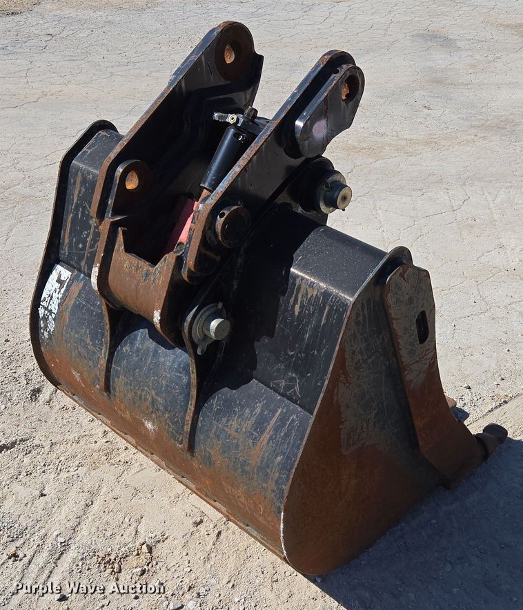 image for item EN2031 Caterpillar backhoe bucket