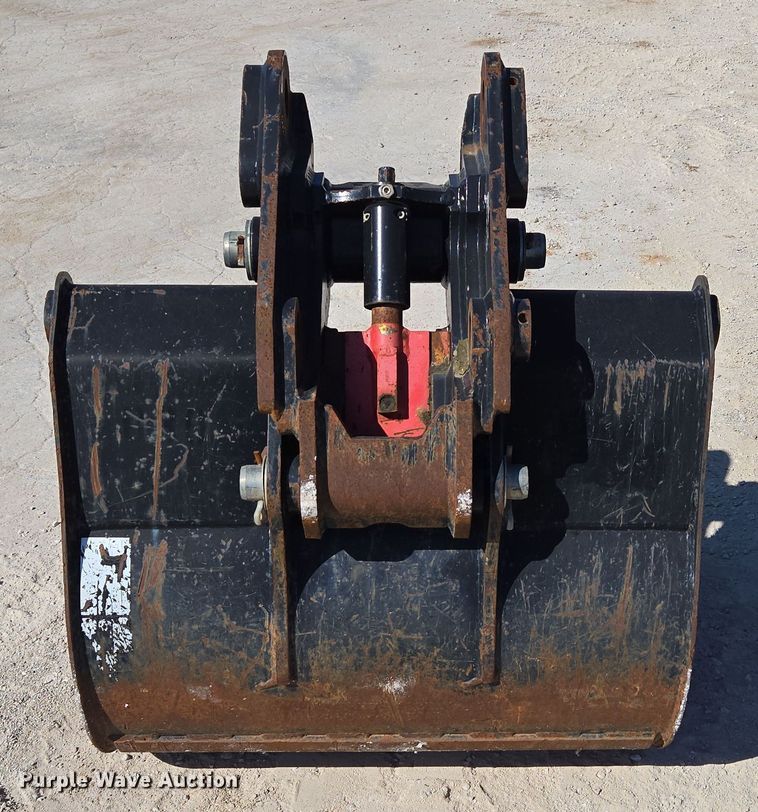 image for item EN2031 Caterpillar backhoe bucket