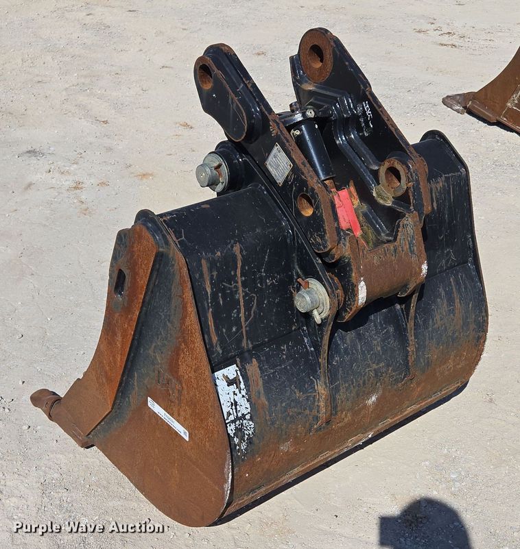 image for item EN2031 Caterpillar backhoe bucket