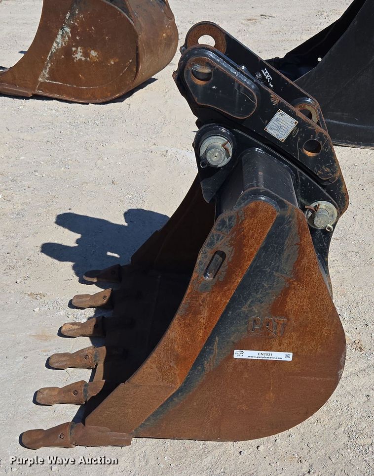 image for item EN2031 Caterpillar backhoe bucket
