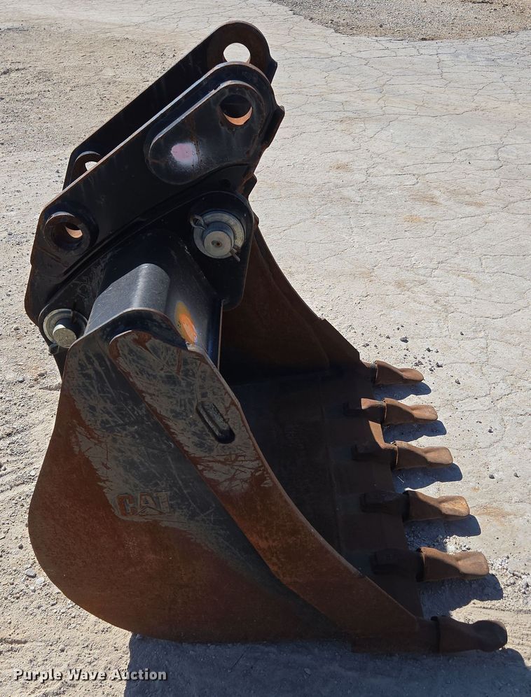 image for item EN2031 Caterpillar backhoe bucket