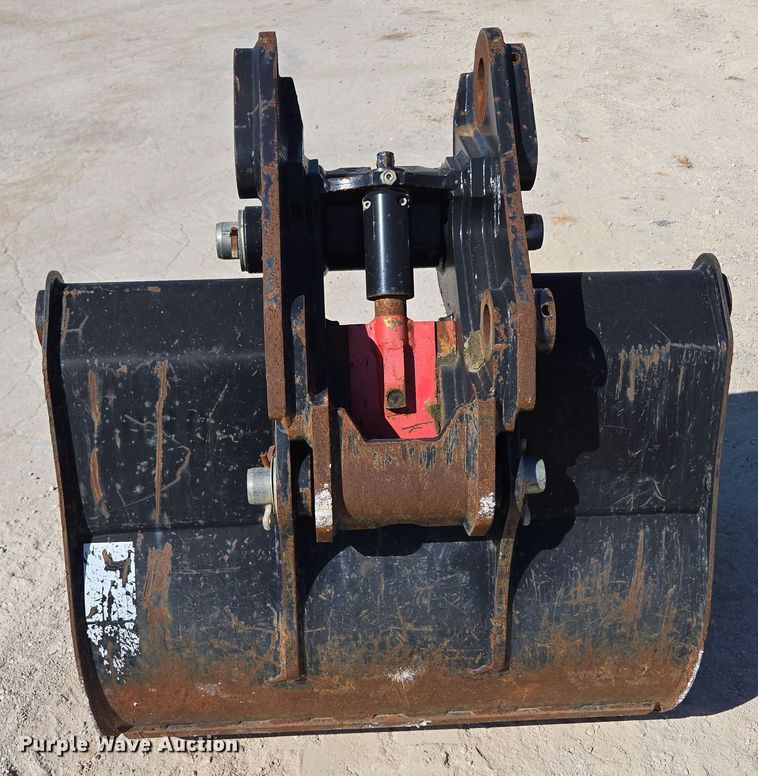 image for item EN2031 Caterpillar backhoe bucket