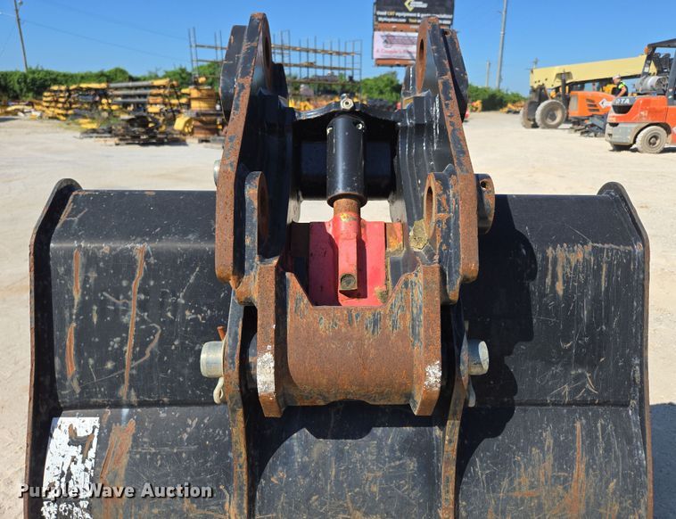 image for item EN2031 Caterpillar backhoe bucket