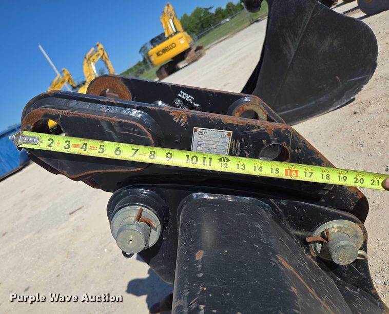 image for item EN2031 Caterpillar backhoe bucket