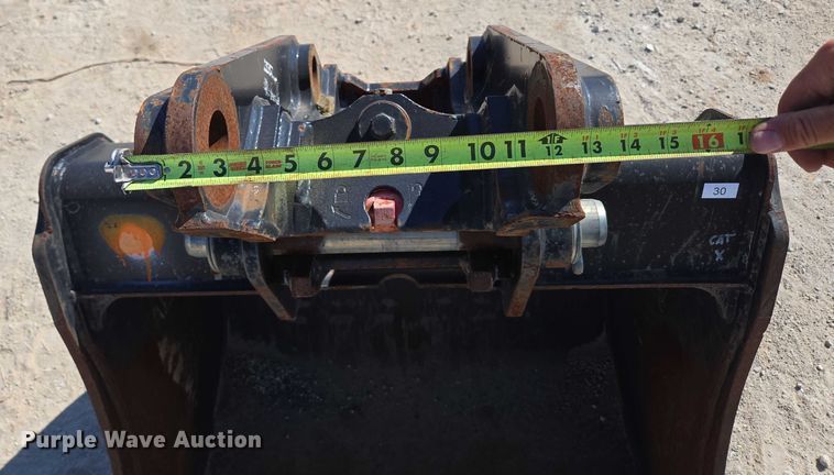 image for item EN2031 Caterpillar backhoe bucket