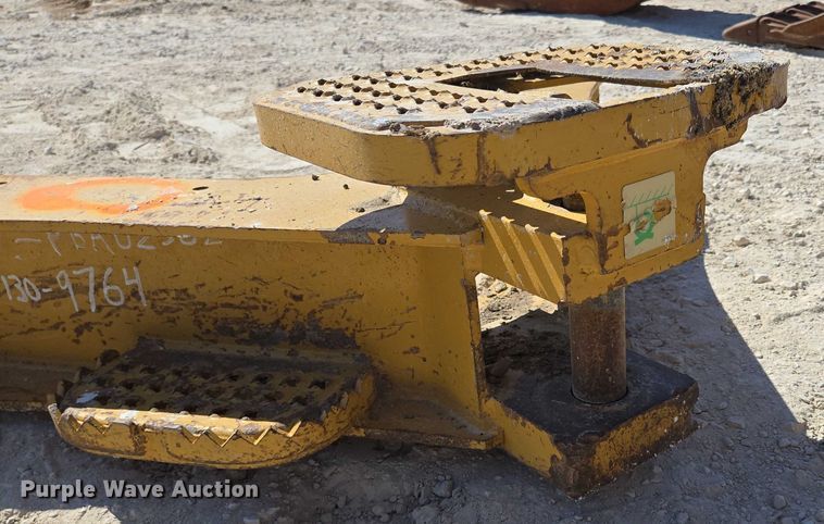 image for item EN2032 (2) dozer drawbars