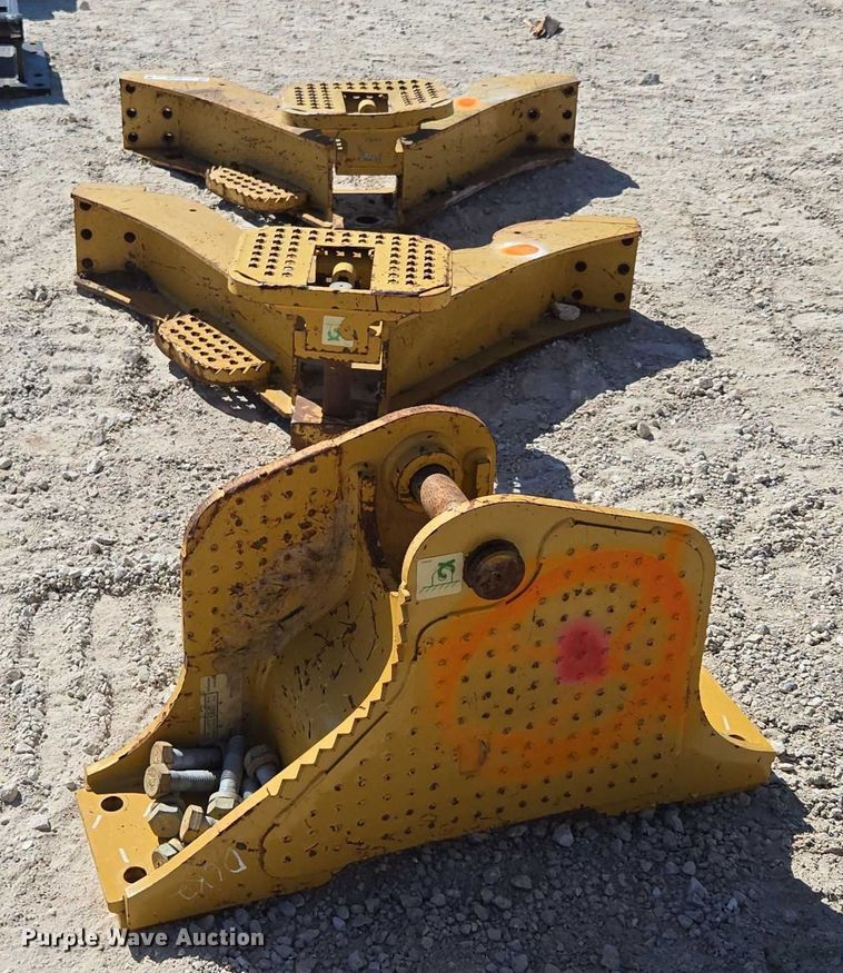 image for item EN2036 (3) dozer drawbars