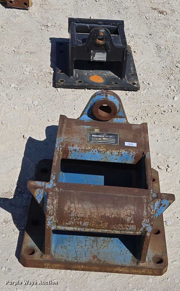 image for item EN2037 (2) excavator top mounts