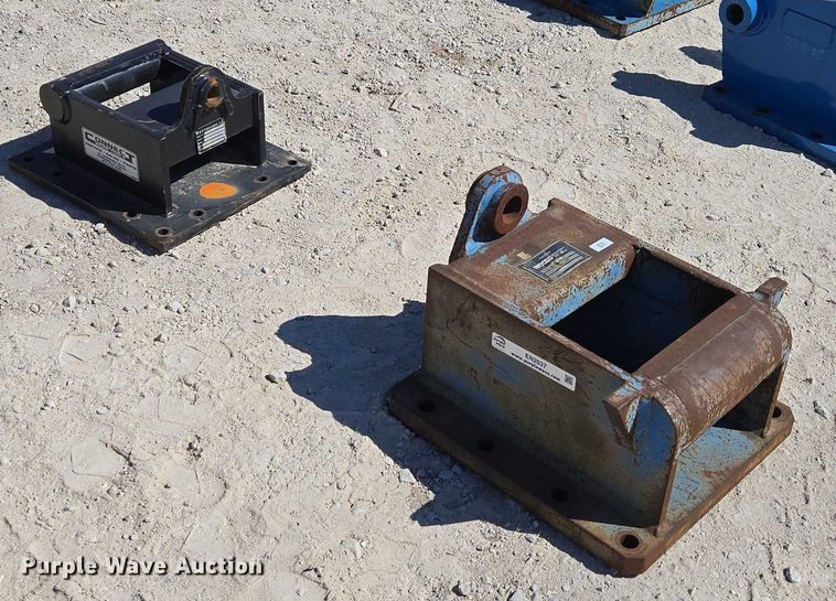 image for item EN2037 (2) excavator top mounts