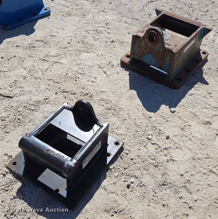 image for item EN2037 (2) excavator top mounts