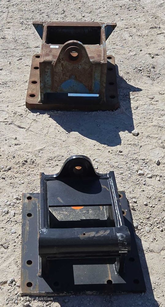 image for item EN2037 (2) excavator top mounts