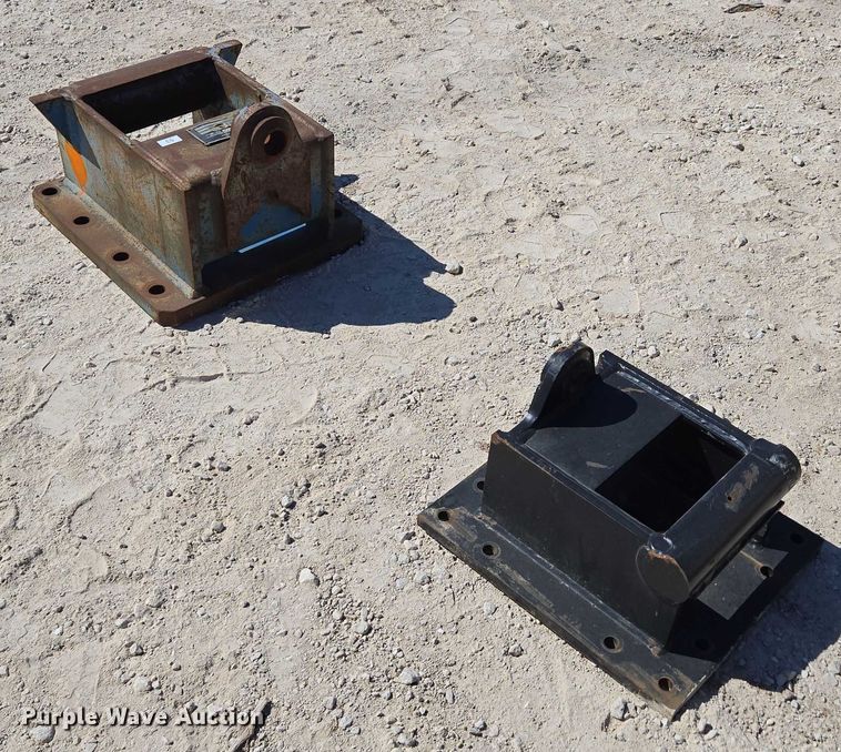 image for item EN2037 (2) excavator top mounts