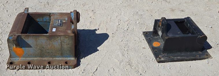 image for item EN2037 (2) excavator top mounts