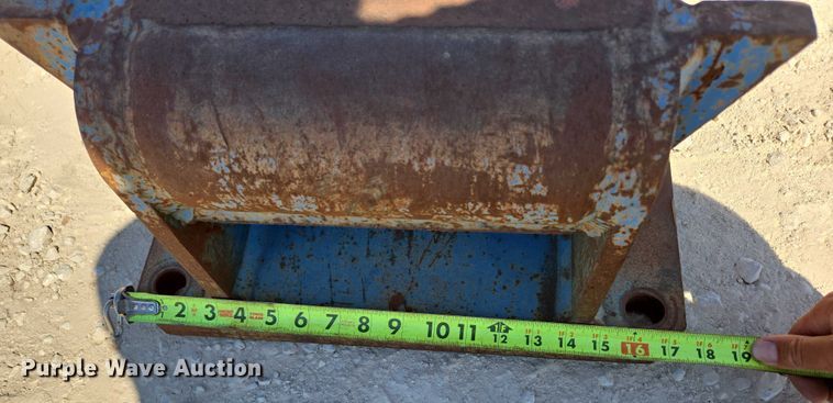 image for item EN2037 (2) excavator top mounts