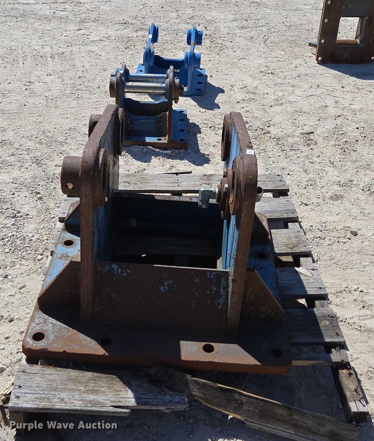 image for item EN2038 (3) excavator top mounts